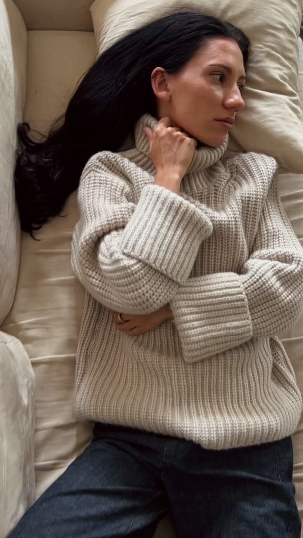 Model wearing Aloxe Cashmere Pullover in Feather, showing texture and natural movement.